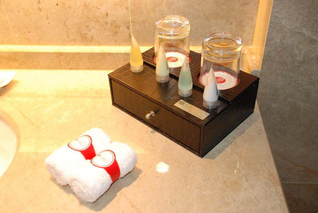 Ramada Plaza Shanghai Gateway Værelse billede